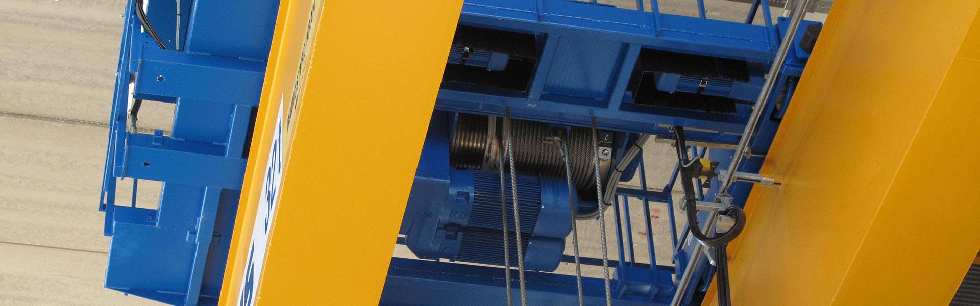 獨具優(yōu)勢：安博雙梁起重機服務(wù)于芬蘭不銹鋼制管廠